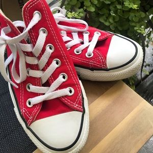 Converse Tennis Shoes